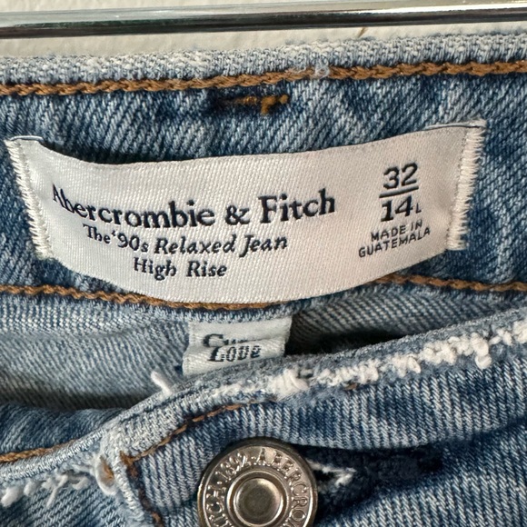 Abercrombie and Fitch The 90’s Relaxed Jean High Rise. Size 32 Long - Picture 2 of 3